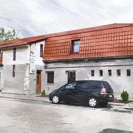 Fuerdo Panzio Bed & Breakfast Karcag Eksteriør bilde