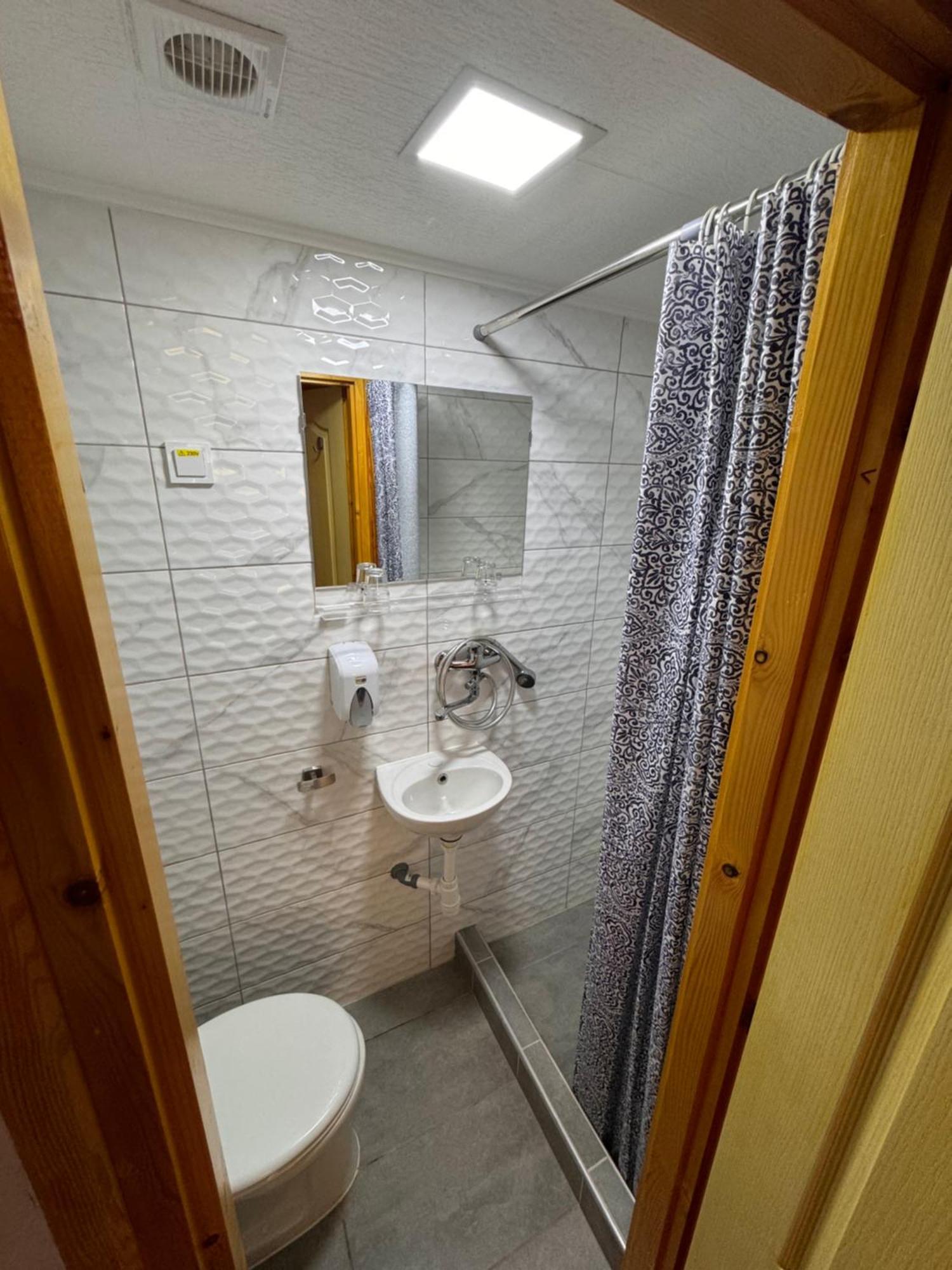 Fuerdo Panzio Bed & Breakfast Karcag Eksteriør bilde